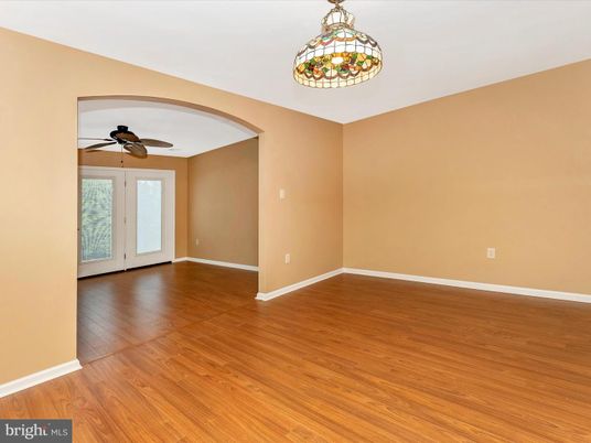 Empty room, Interior, Pendant Lights, Wood Texture Flooring