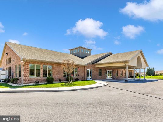 Exterior, Facade, Brick Facade, Ranch