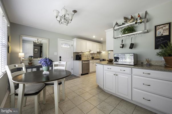 Dining room, Interior, Kitchen, Recessed Lighting, Stainless Steel Appliances