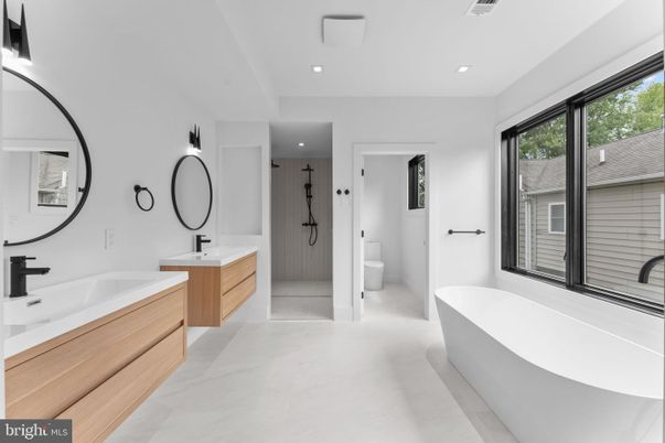 Bathroom, Dual Sink Vanities, Free Standing Baths, Interior, Recessed Lighting