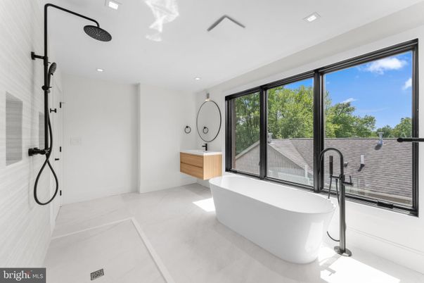 Bathroom, Free Standing Baths, Glass Shower, Interior, Recessed Lighting