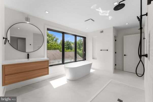 Bathroom, Dual Sink Vanities, Free Standing Baths, Interior, Recessed Lighting