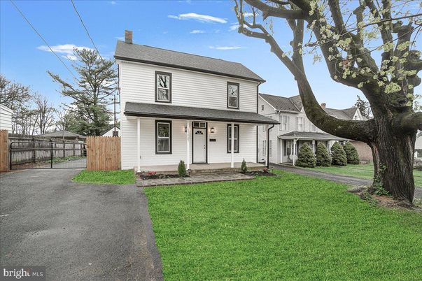 Backyard, Exterior, Facade, American Foursquare