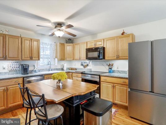 Dining room, Interior, Kitchen, Stainless Steel Appliances, Wood Texture Flooring