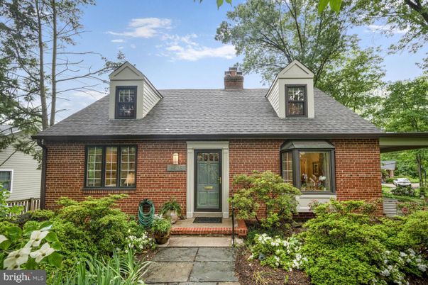 Exterior, Facade, Brick Facade, Cape Cod