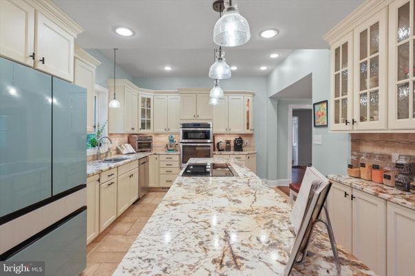 Dining room, Interior, Kitchen, Pendant Lights, Recessed Lighting, Stainless Steel Appliances
