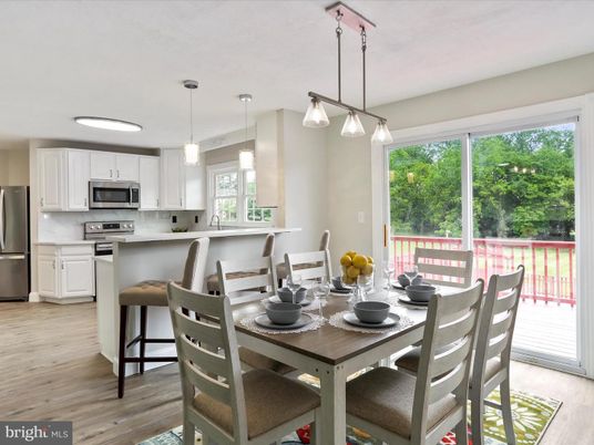 Dining room, Interior, Kitchen, Pendant Lights, Recessed Lighting, Stainless Steel Appliances, Wood Texture Flooring