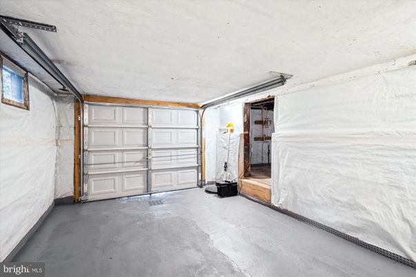 Garage, Interior, Marble Walls