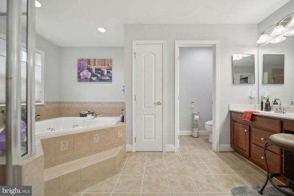Bathroom, Interior, Recessed Lighting