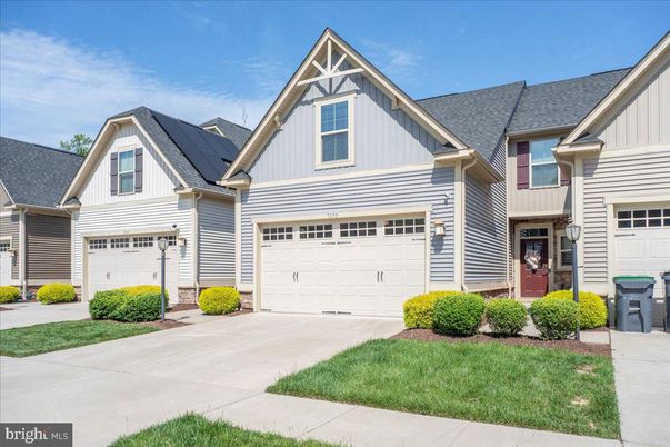 Attached, Exterior, Facade, Farmhouse