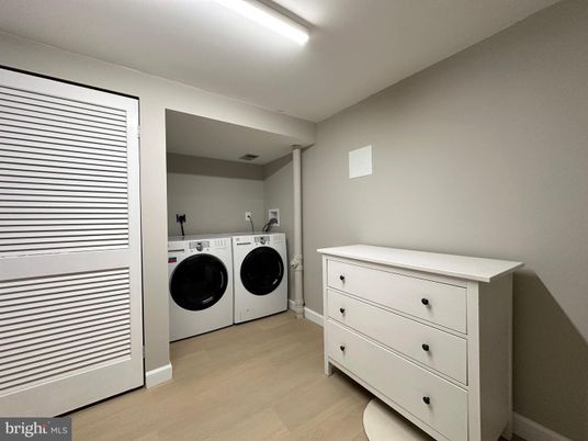Interior, Utility Closets, Washer, Wood Texture Flooring