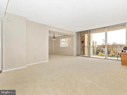 Empty room, Interior, Pendant Lights
