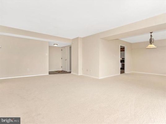 Empty room, Interior, Pendant Lights