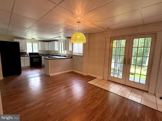 Interior, Kitchen, Pendant Lights, Wood Texture Flooring