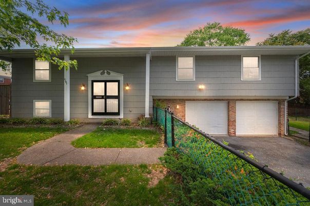 Attached, Exterior, Facade, Raised Ranch