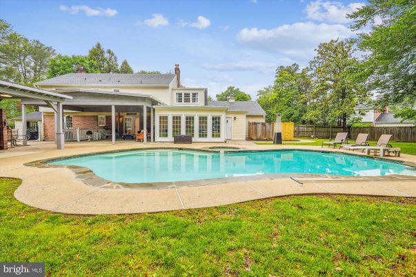 Exterior, Pool