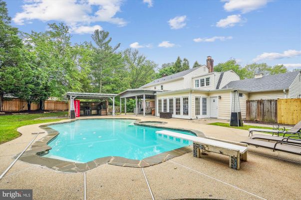 Exterior, Pool
