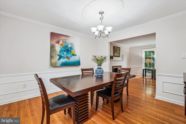 Chandelier, Dining room, Fireplace, Interior, Wood Texture Flooring