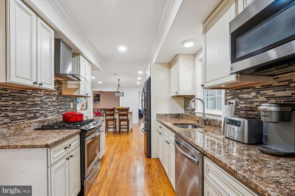 Chandelier, Dining room, Interior, Kitchen, Pendant Lights, Recessed Lighting, Stainless Steel Appliances, Wood Texture Flooring