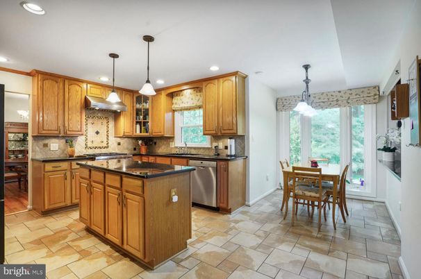 Dining room, Interior, Kitchen, Pendant Lights, Recessed Lighting, Stainless Steel Appliances