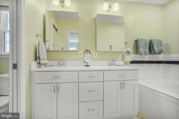 Bathroom, Dual Sink Vanities, Interior