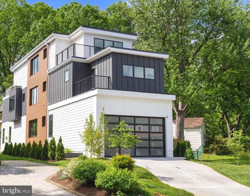 Attached, Exterior, Facade, Modern