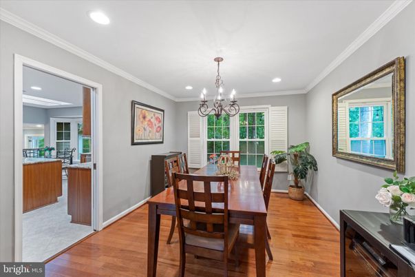 Chandelier, Dining room, Interior, Recessed Lighting, Wood Texture Flooring