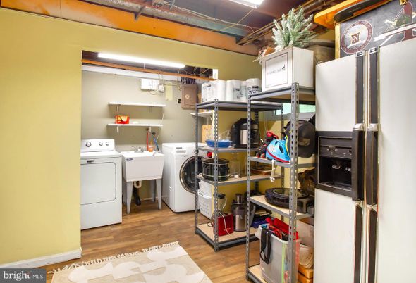 Interior, Washer, Wood Texture Flooring