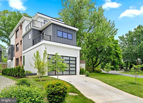 Attached, Exterior, Facade, Farmhouse