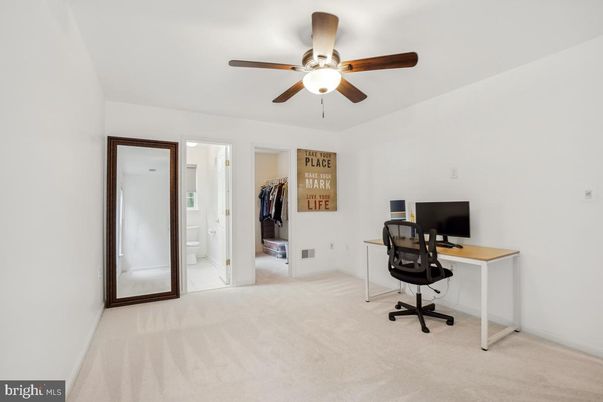 Home Office, Interior