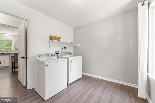 Interior, Washer, Wood Texture Flooring