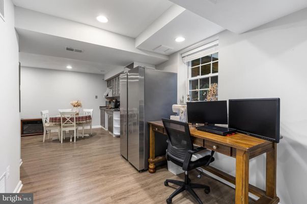 Home Office, Interior, Kitchen, Recessed Lighting, Wood Texture Flooring