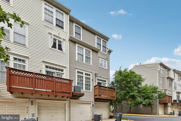 Attached, Exterior, Facade, Rowhouse