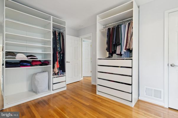 Interior, Walk-in Closets, Wood Texture Flooring