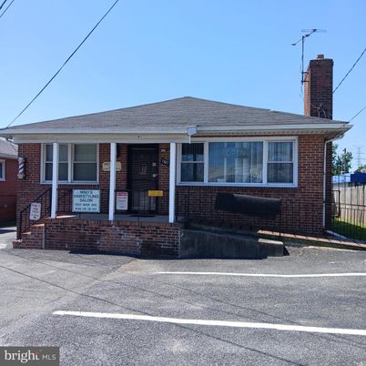 Exterior, Facade, Brick Facade, Cape Cod