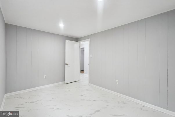 Empty room, Interior, Marble, Recessed Lighting