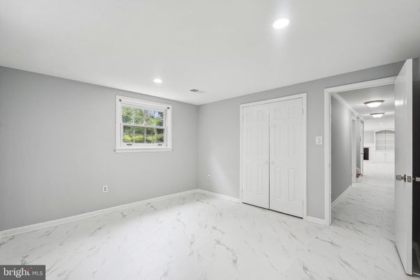 Empty room, Interior, Marble, Recessed Lighting