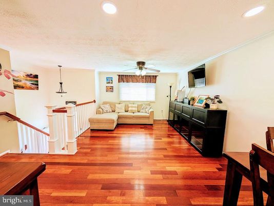 Interior, Pendant Lights, Recessed Lighting, Wood Texture Flooring