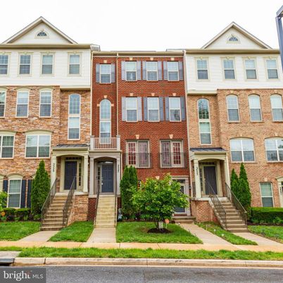 Exterior, Facade, Brick Facade, Rowhouse
