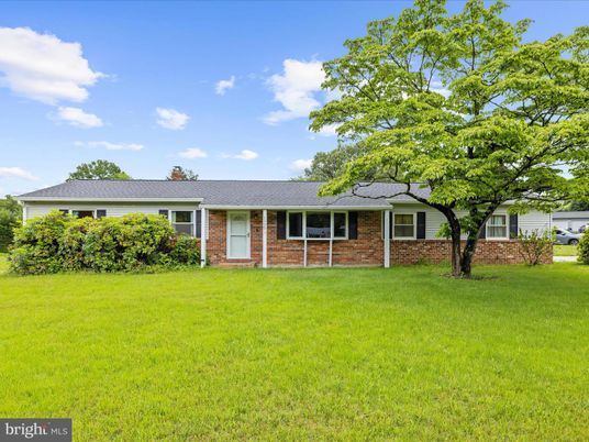Exterior, Facade, Brick Facade, Ranch