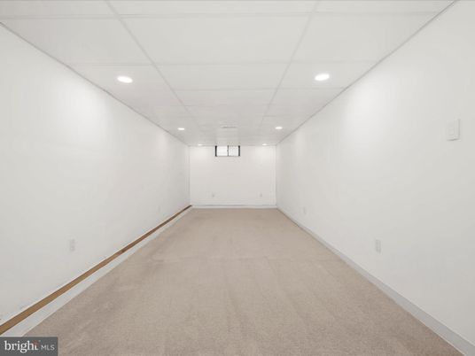 Empty room, Interior, Recessed Lighting