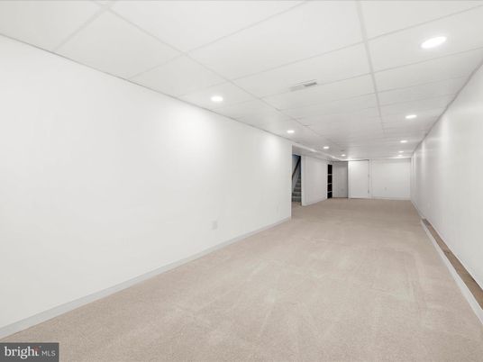 Empty room, Interior, Recessed Lighting