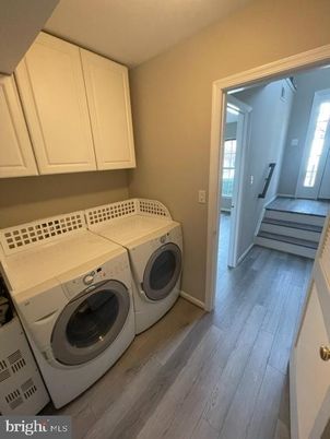 Interior, Washer, Wood Texture Flooring