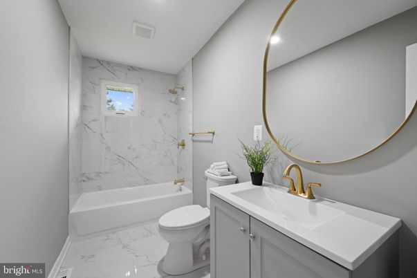 Bathroom, Interior, Marble, Marble Walls, Recessed Lighting