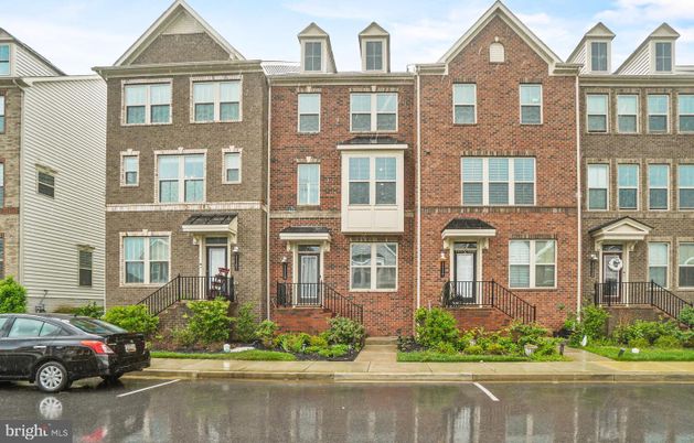 Exterior, Facade, Brick Facade, Rowhouse