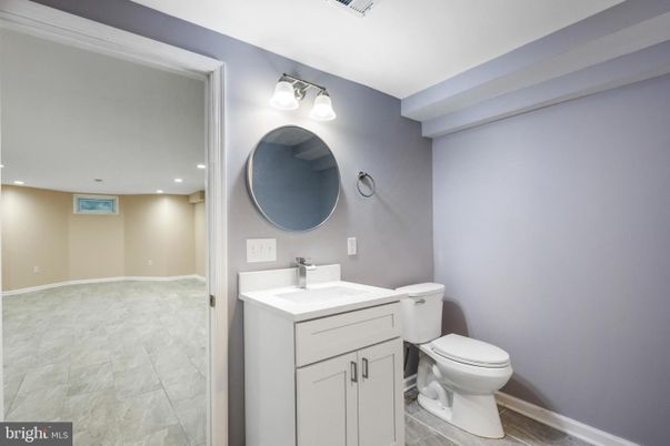 Bathroom, Interior, Recessed Lighting