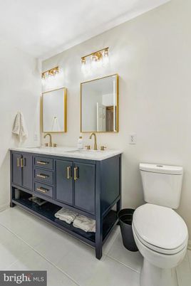 Bathroom, Dual Sink Vanities, Interior