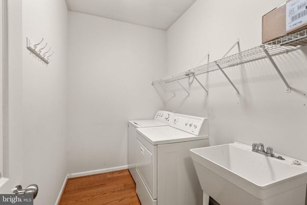 Interior, Washer, Wood Texture Flooring