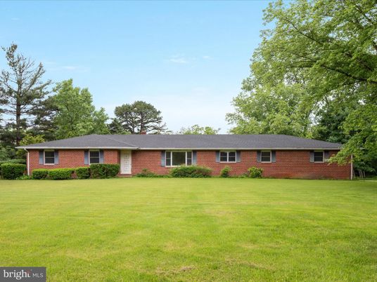 Exterior, Facade, Brick Facade, Ranch