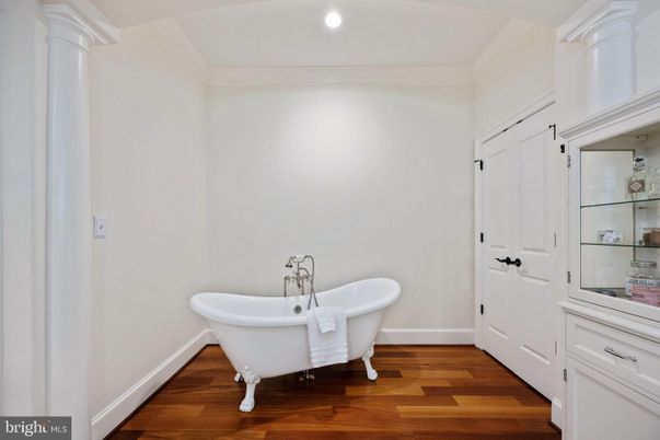 Bathroom, Free Standing Baths, Interior, Recessed Lighting, Wood Texture Flooring